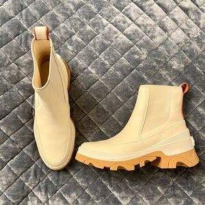 Sorel Cream and Tan Winter Rain Boots